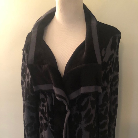 Tricot Chic Black and Gray Print Cardigan Sz: 8 🖤 - Picture 6 of 7